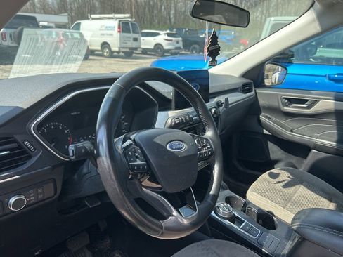 Used 2022 Ford Escape SE w/ SE Sport Appearance Package image 8