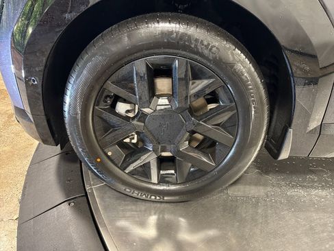 New 2026 Kia EV9 Land image 2