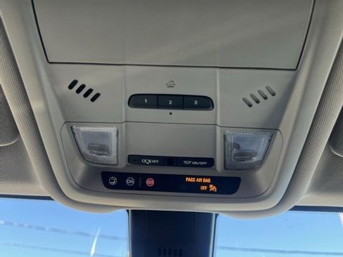 Used 2020 Chevrolet Equinox LT image 39