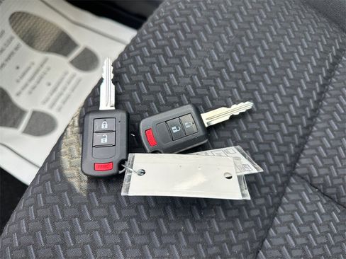 Used 2023 Mitsubishi Eclipse Cross LE image 32