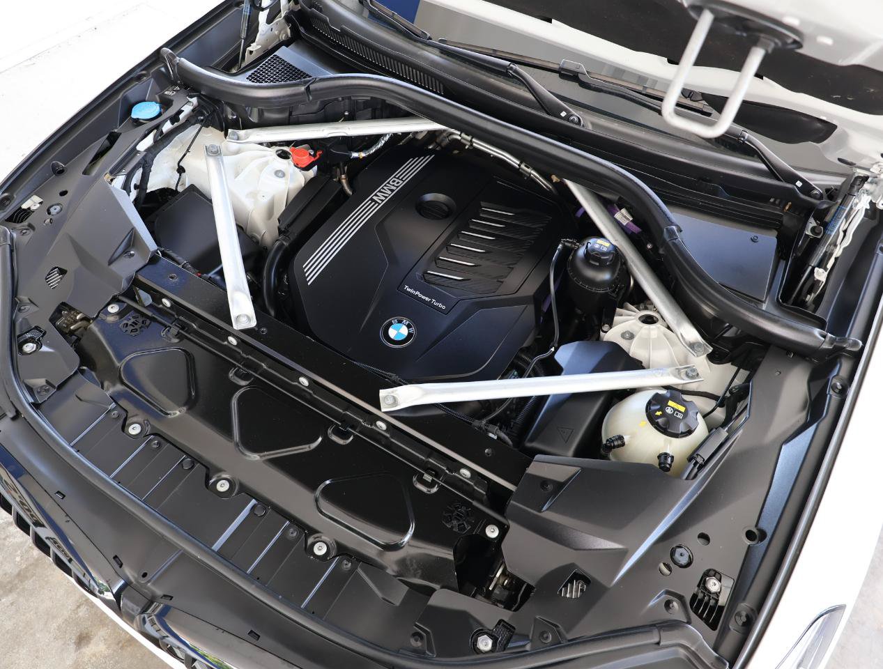 Used 2022 BMW X5 xDrive40i w/ M Sport Package AWD/4WD image 36