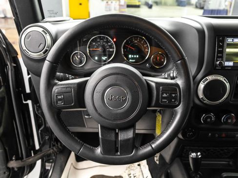 Used 2018 Jeep Wrangler Unlimited Sahara image 24