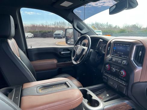 Used 2022 Chevrolet Silverado 2500 High Country w/ Safety Package II image 9