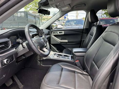 Used 2023 Ford Explorer XLT w/ Equipment Group 202A AWD/4WD image 33