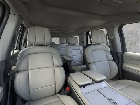 New 2026 Lincoln Navigator Premiere AWD/4WD image 10