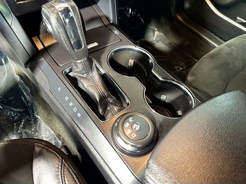 Used 2018 Ford Explorer XLT w/ Equipment Group 202A AWD/4WD image 23