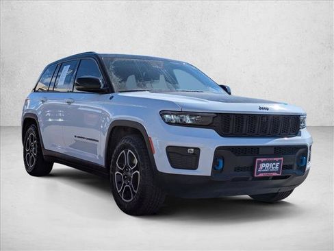 Used 2023 Jeep Grand Cherokee Trailhawk image 3