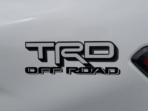 Used 2025 Toyota Tacoma TRD Off-Road w/ TRD Off Road Upgrade Package AWD/4WD image 17