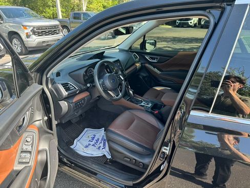 Used 2024 Subaru Forester Touring AWD/4WD image 3