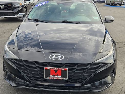 Used 2021 Hyundai Elantra SE FWD image 8