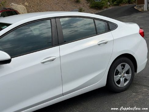 Used 2017 Chevrolet Cruze LS FWD image 34