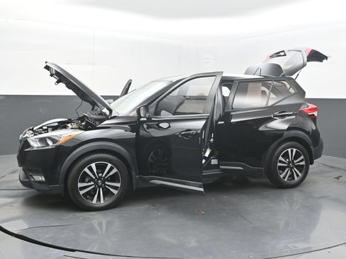 Used 2018 Nissan Kicks SR FWD image 42