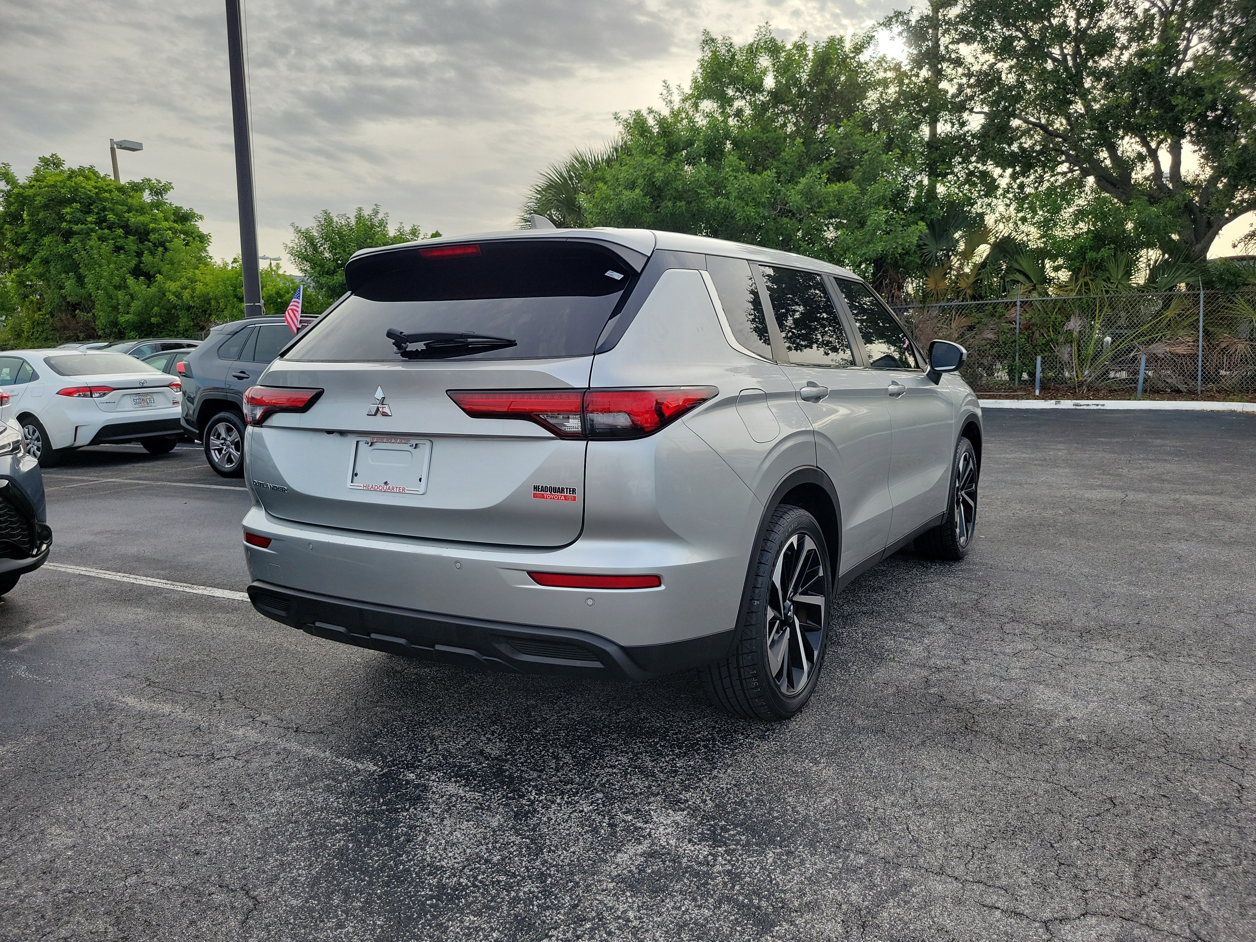 Used 2022 Mitsubishi Outlander ES FWD image 11