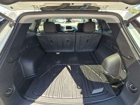 Used 2024 Chevrolet Blazer LT w/ Convenience Package FWD image 12