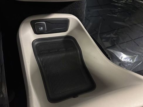 Used 2017 Chrysler Pacifica LX image 46