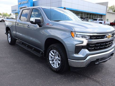 Used 2023 Chevrolet Silverado 1500 LT AWD/4WD image 2