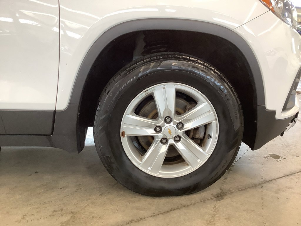 Used 2019 Chevrolet Trax LT w/ LT Convenience Package AWD/4WD image 23