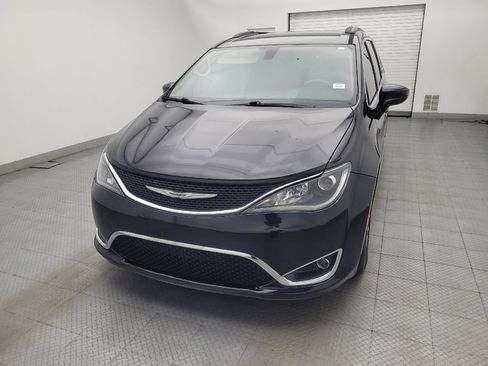 Used 2017 Chrysler Pacifica Touring-L FWD image 15