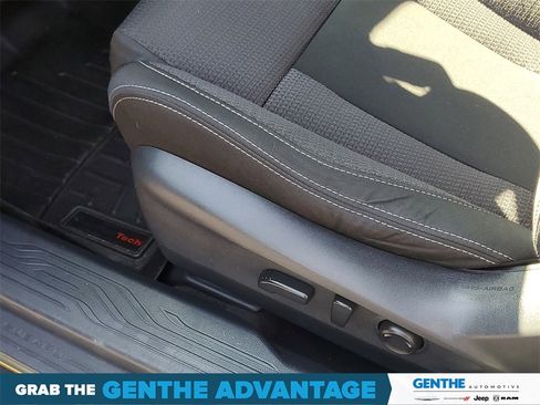 Used 2022 Subaru Outback Premium image 10