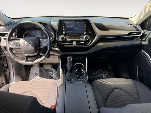 Certified 2021 Toyota Highlander LE FWD image 10