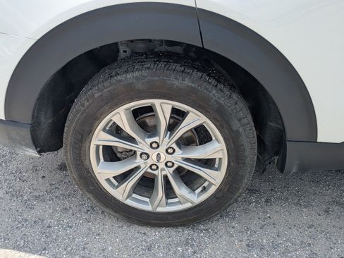 Used 2024 Ford Explorer XLT w/ Equipment Group 202A AWD/4WD image 11