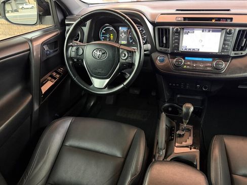 Used 2017 Toyota RAV4 SE image 17