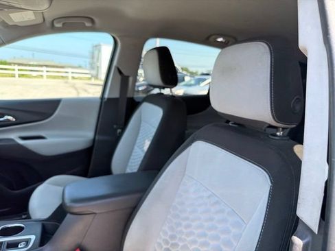 Used 2019 Chevrolet Equinox LS w/ LS Convenience Package FWD image 10