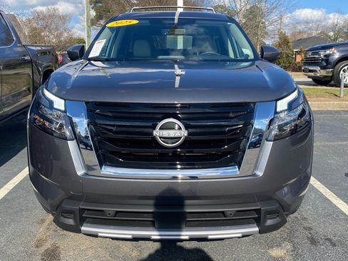 Used 2025 Nissan Pathfinder SL w/ SL Premium Package image 16