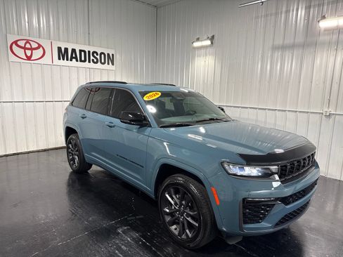 Used 2026 Jeep Grand Cherokee Limited AWD/4WD image 4
