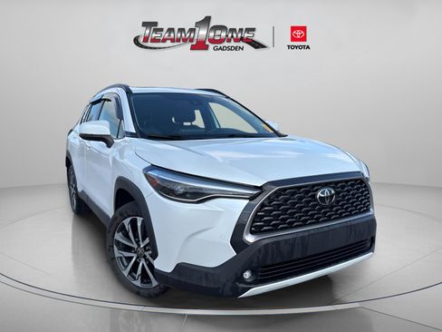 Used 2022 Toyota Corolla Cross XLE w/ Convenience Package image 1