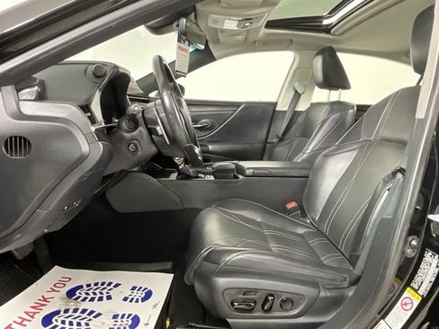 Used 2019 Lexus ES 300h w/ Luxury Package image 12