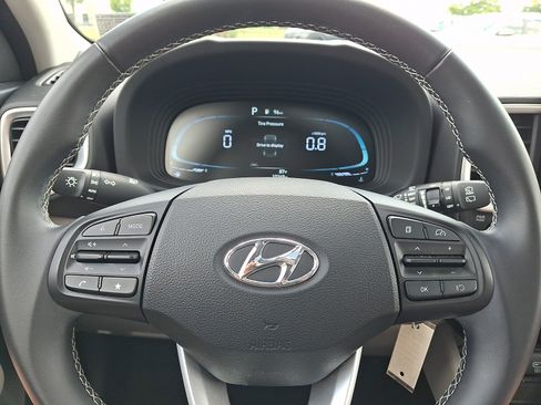 Certified 2023 Hyundai Venue SEL FWD image 19