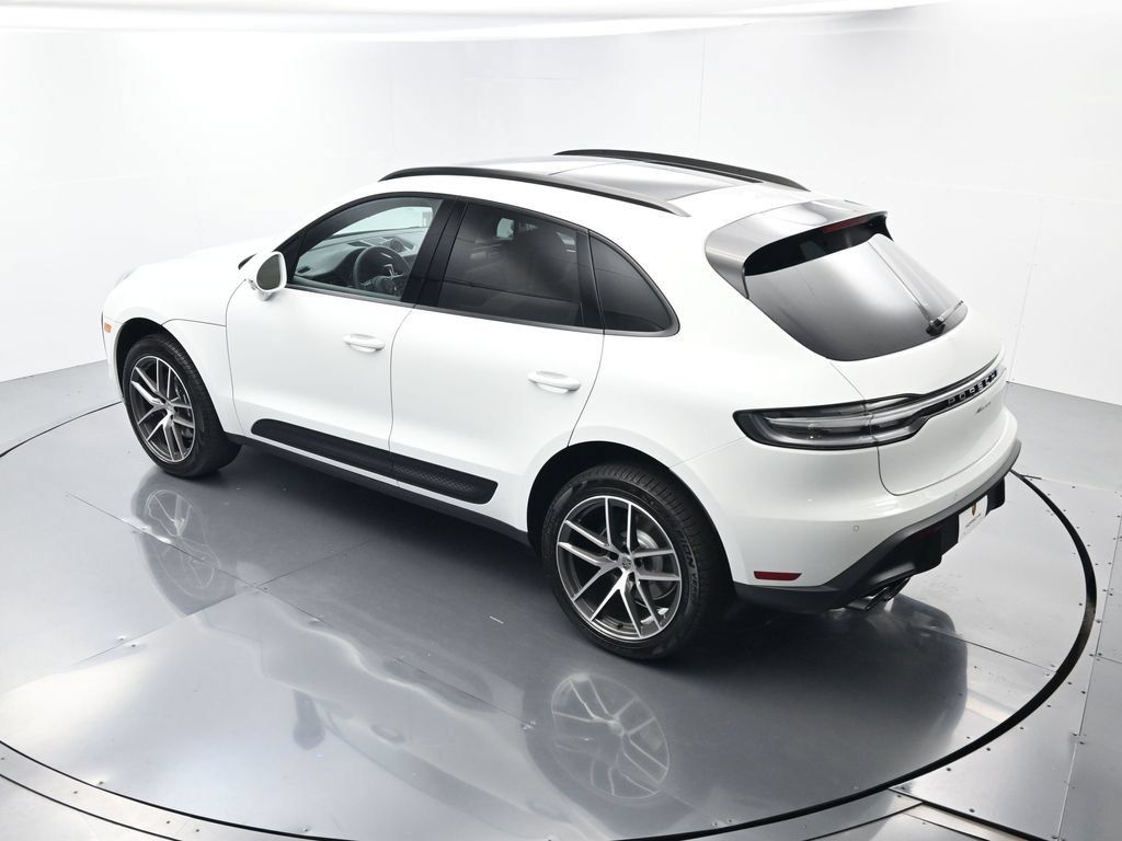 Certified 2026 Porsche Macan AWD/4WD image 36