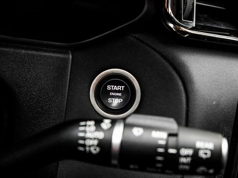 Used 2025 Land Rover Range Rover Velar Dynamic SE image 34