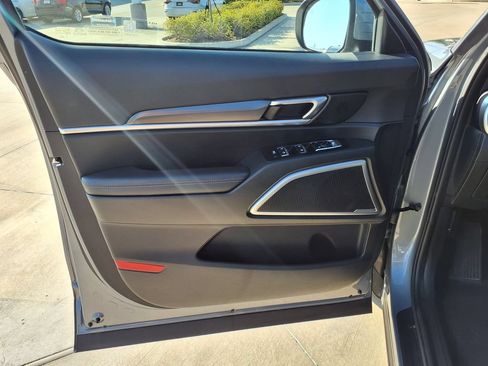 Used 2025 Kia Telluride S FWD image 16