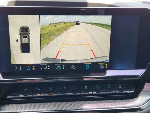 Used 2023 Chevrolet Silverado 1500 ZR2 w/ Technology Package AWD/4WD image 18