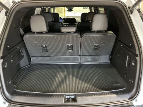 Used 2025 Chevrolet Traverse High Country AWD/4WD image 15