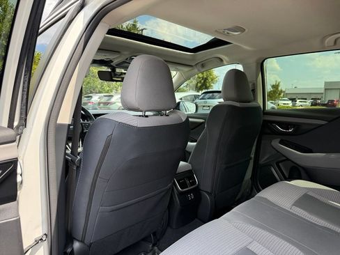 Used 2025 Subaru Outback Premium AWD/4WD image 31