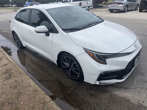 Used 2021 Toyota Corolla SE FWD image 3