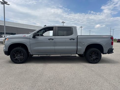 Used 2024 Chevrolet Silverado 1500 LT Trail Boss w/ Convenience Package II AWD/4WD image 3