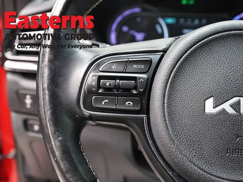 Used 2022 Kia Niro EX w/ Cold Weather Package FWD image 15