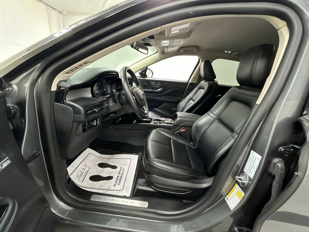 Used 2023 Lincoln Corsair AWD image 9