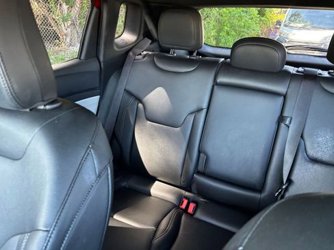 Used 2025 Jeep Compass Limited image 39