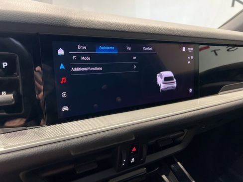 Used 2024 Porsche Cayenne image 20