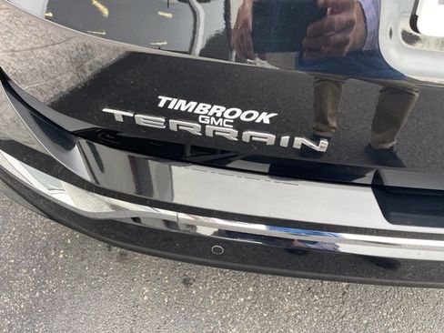 Used 2024 GMC Terrain Denali w/ Black Diamond Edition image 12