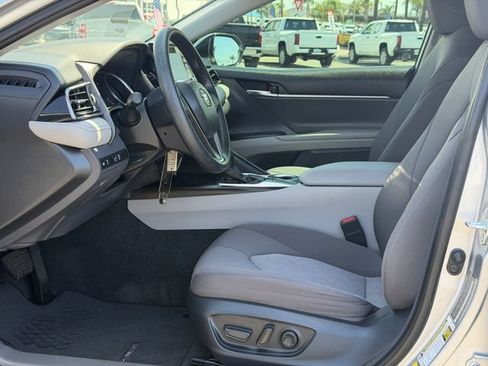 Used 2022 Toyota Camry LE w/ Carpet Mat Package (TMS) FWD image 15