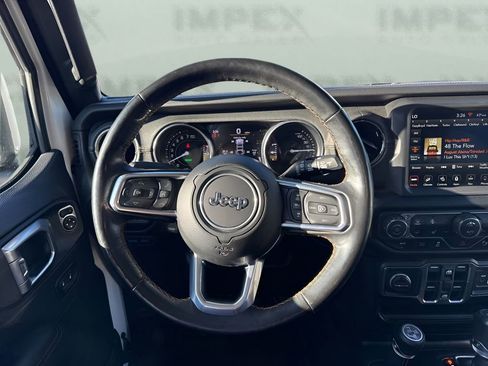 Used 2021 Jeep Wrangler Unlimited Sahara AWD/4WD image 12