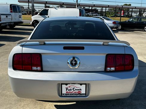 Used 2005 Ford Mustang Coupe image 4