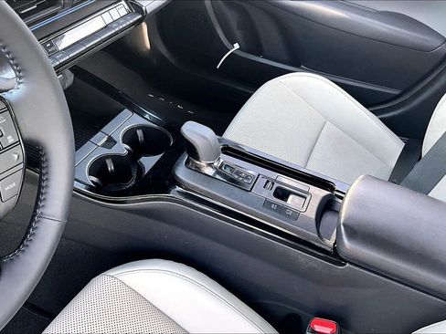 Used 2023 Toyota Prius XLE image 18