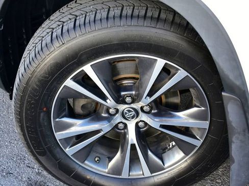 Used 2016 Toyota Highlander XLE AWD/4WD image 32
